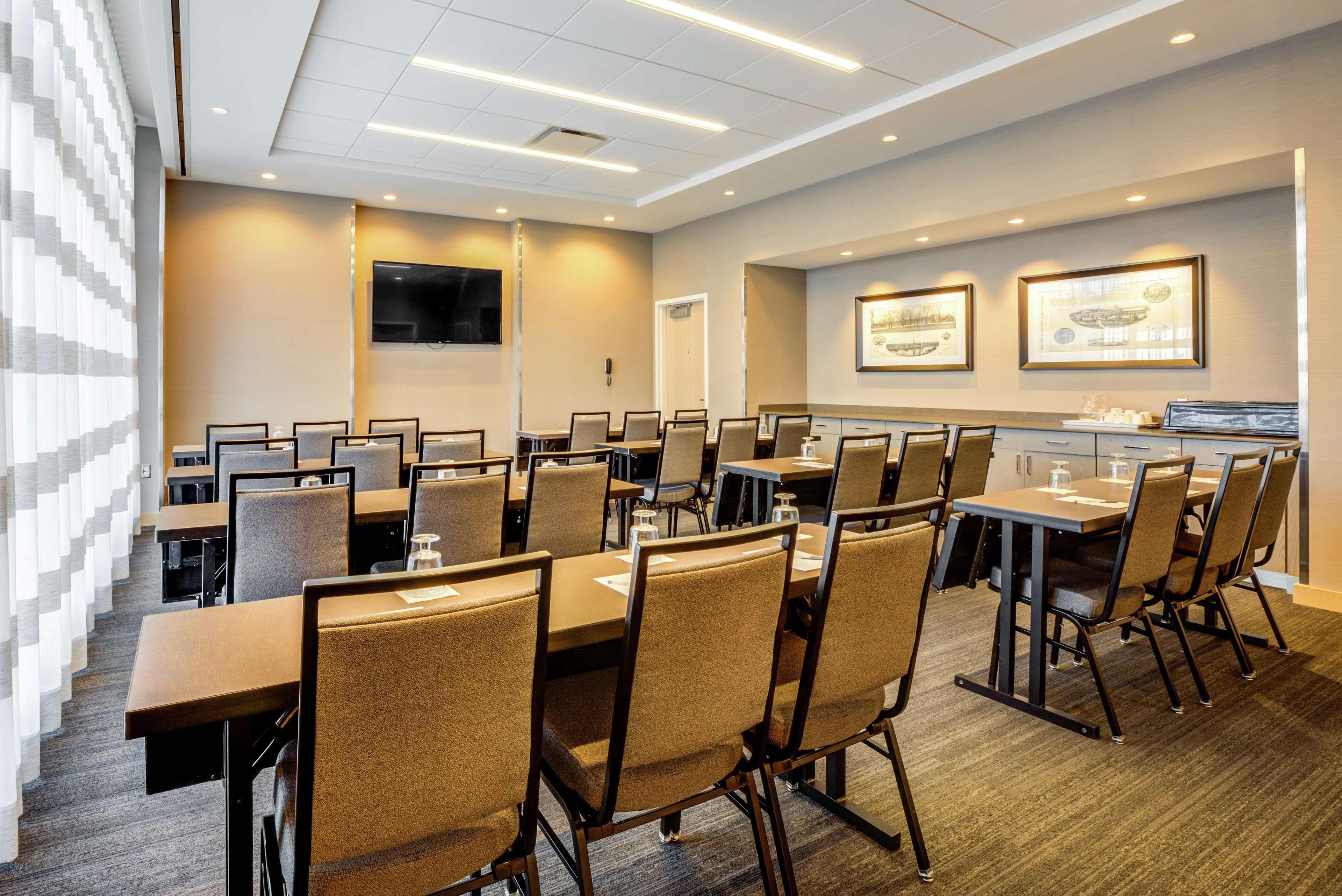 Hampton Inn & Suites Boston/Волтгем Екстер'єр фото