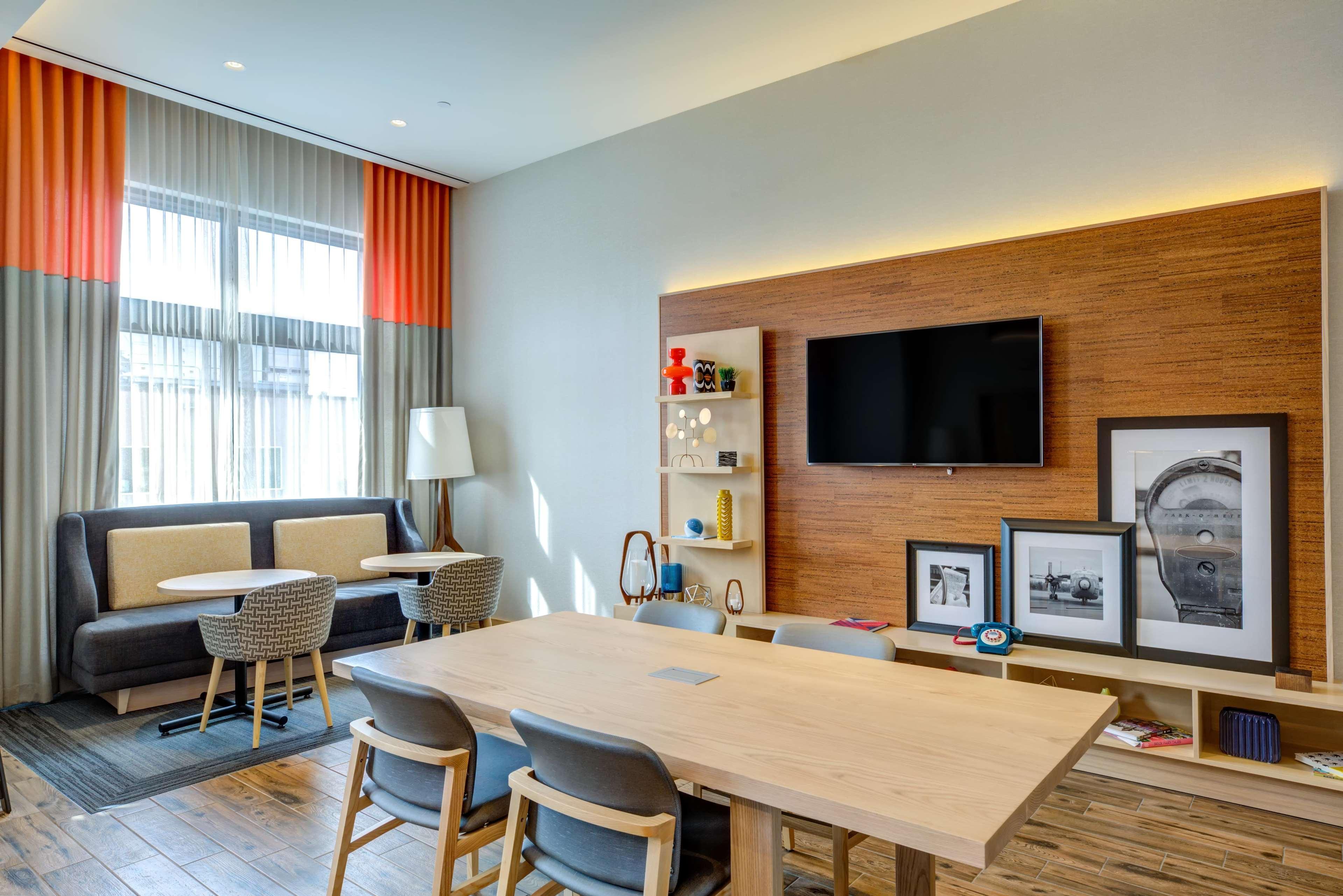 Hampton Inn & Suites Boston/Волтгем Екстер'єр фото