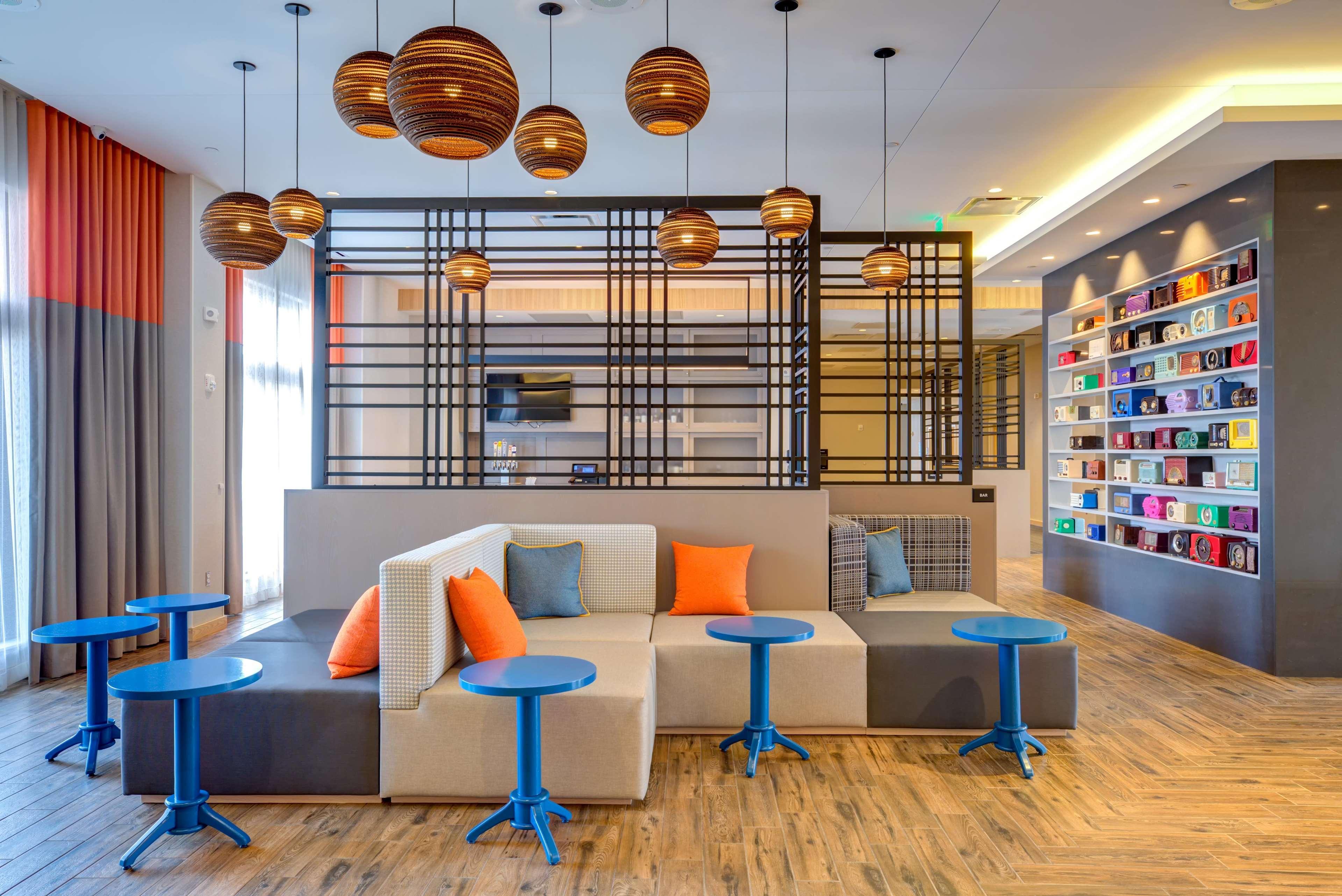Hampton Inn & Suites Boston/Волтгем Екстер'єр фото