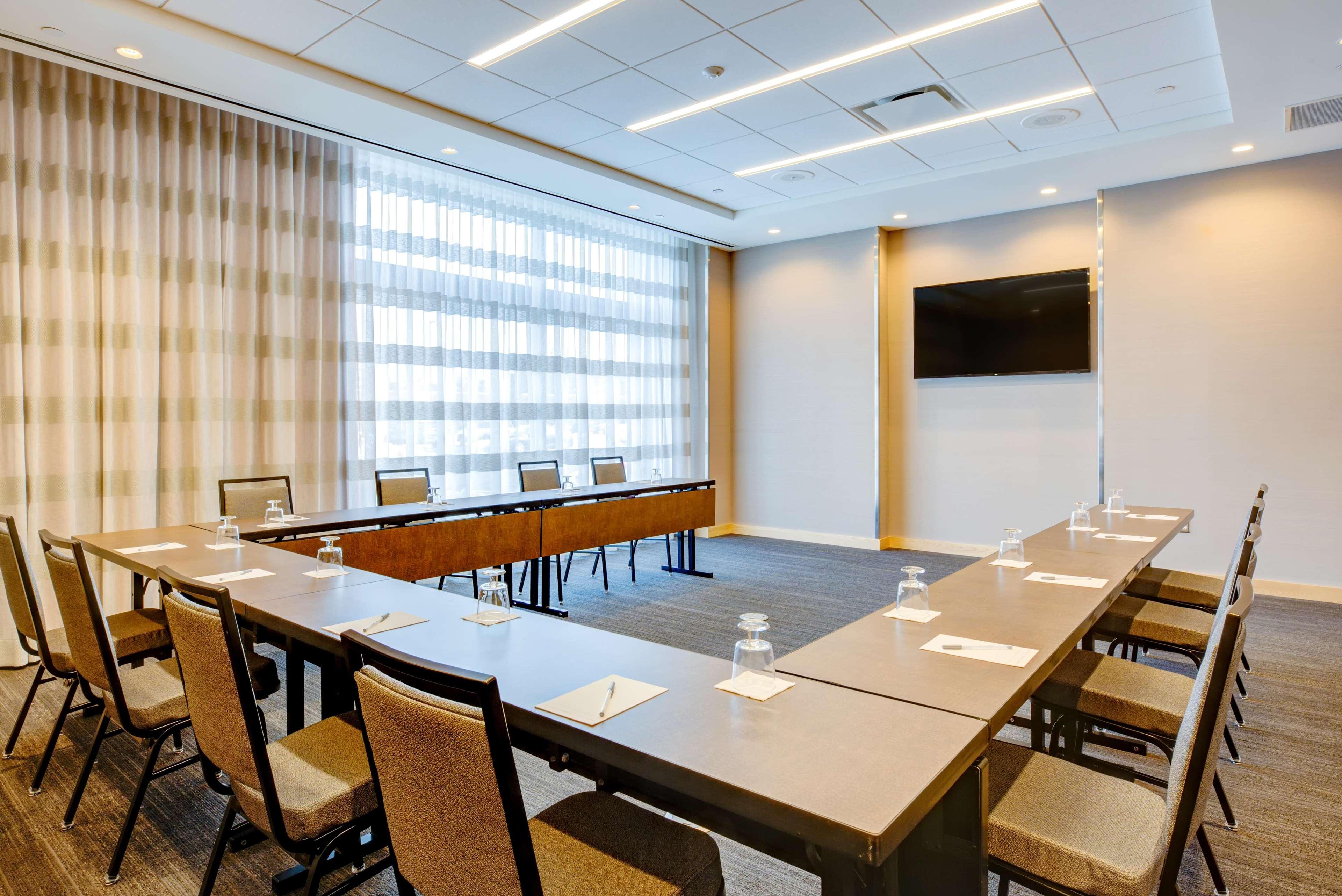 Hampton Inn & Suites Boston/Волтгем Екстер'єр фото
