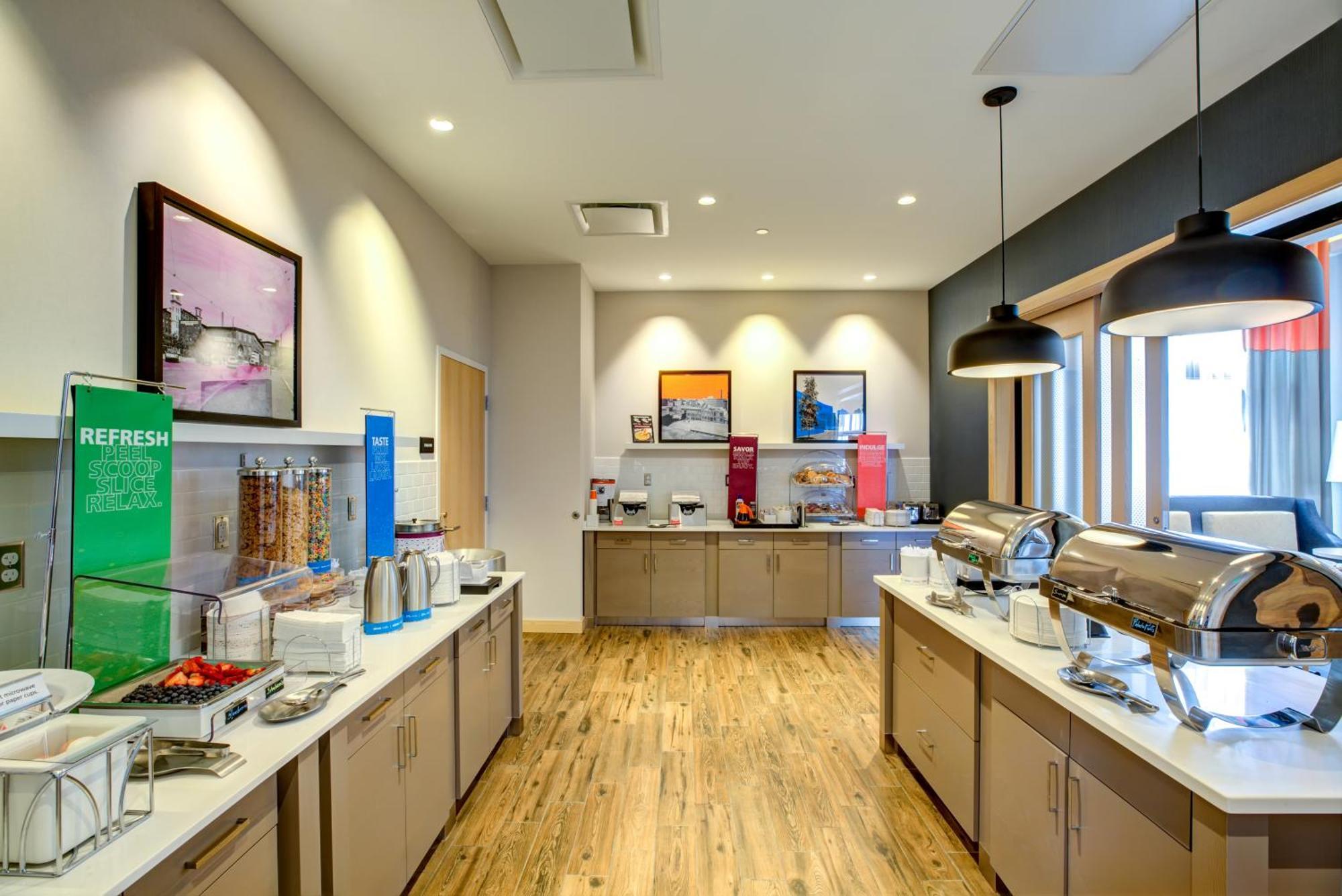 Hampton Inn & Suites Boston/Волтгем Екстер'єр фото