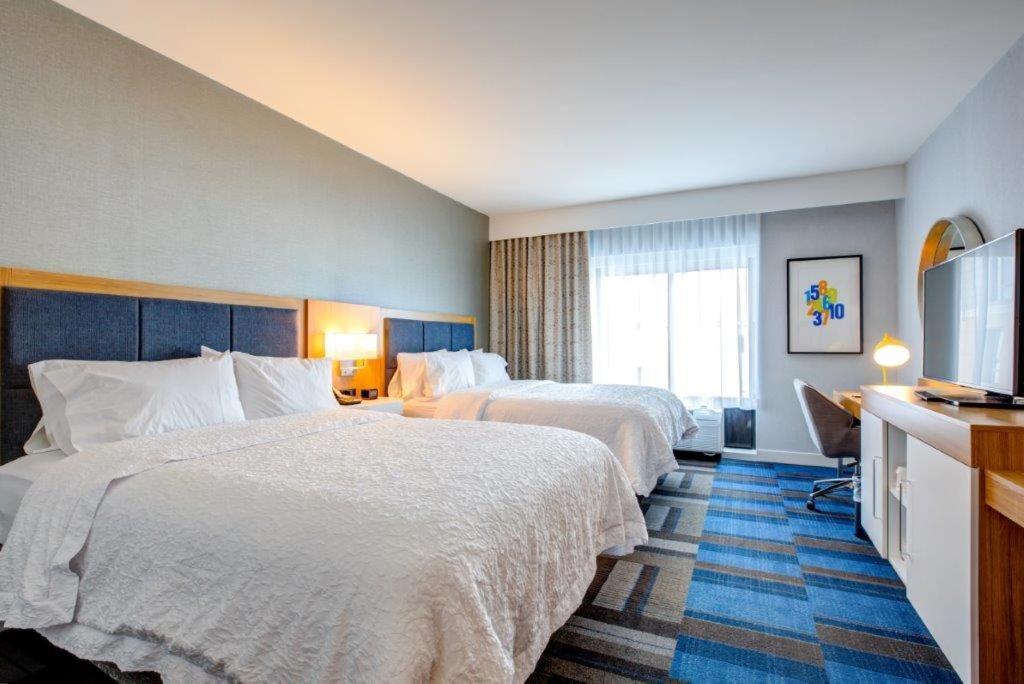 Hampton Inn & Suites Boston/Волтгем Екстер'єр фото