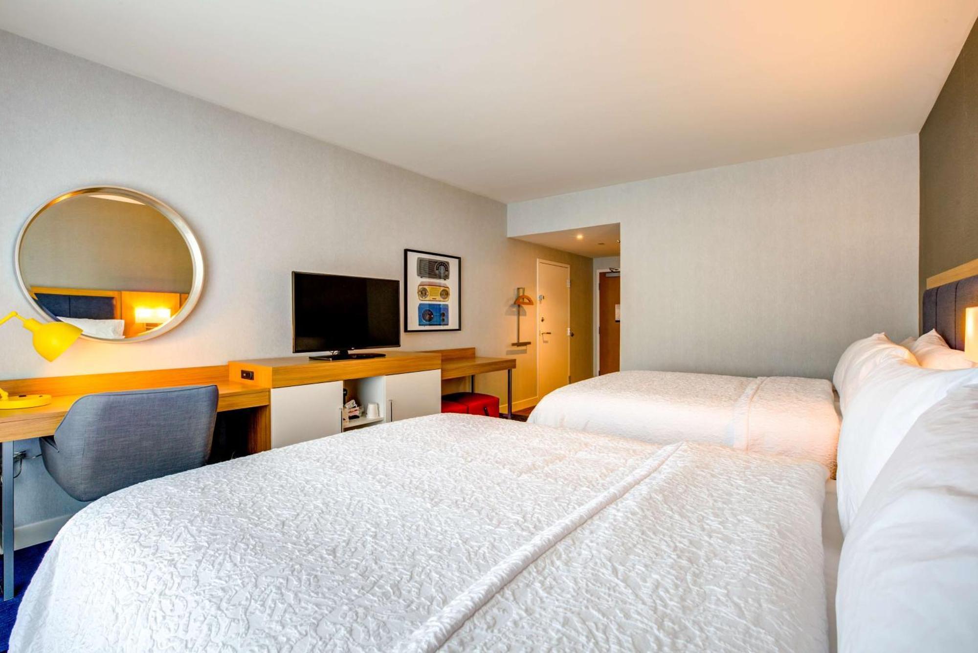Hampton Inn & Suites Boston/Волтгем Екстер'єр фото