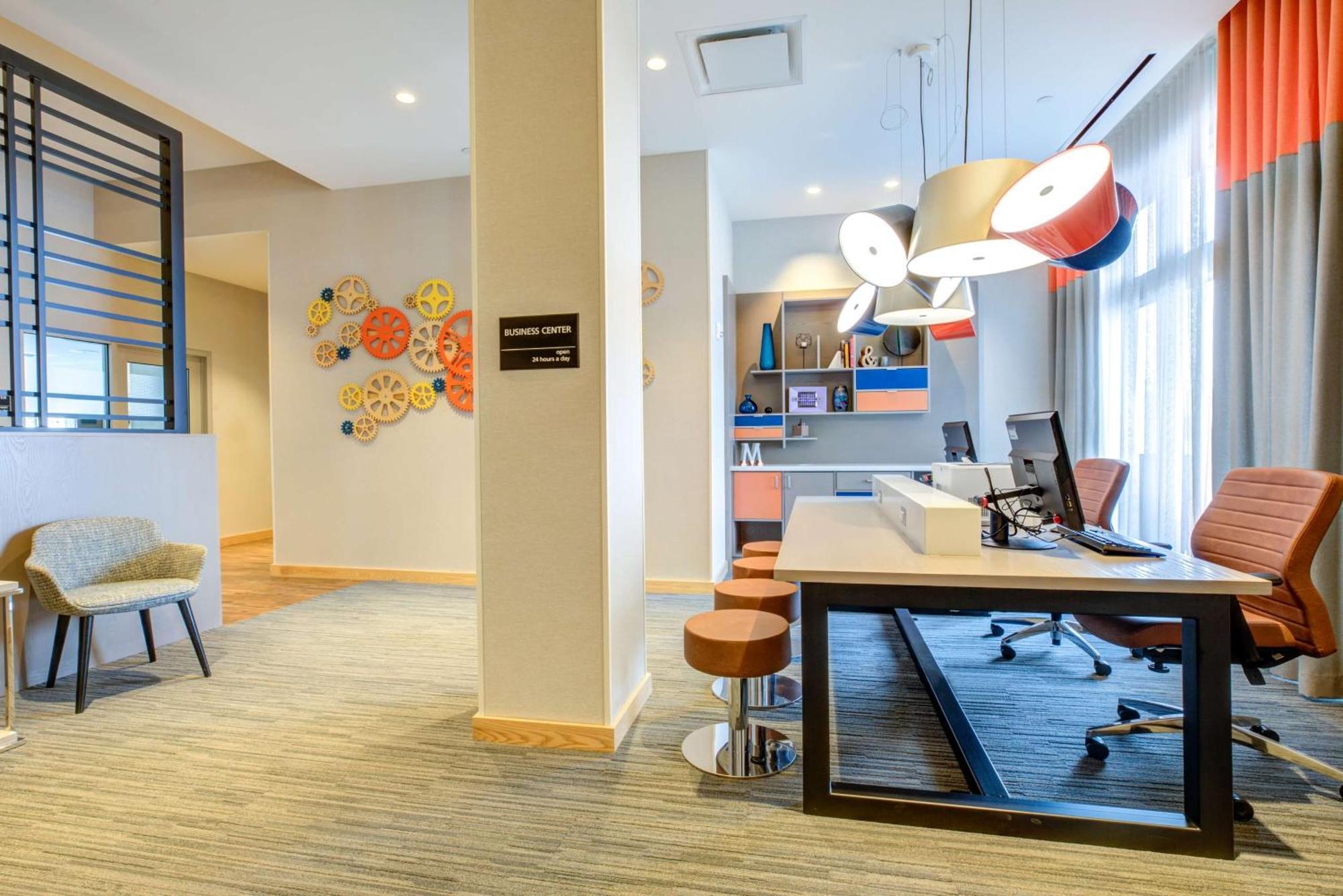 Hampton Inn & Suites Boston/Волтгем Екстер'єр фото