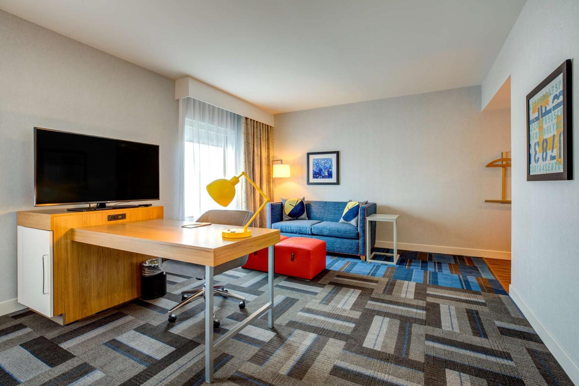 Hampton Inn & Suites Boston/Волтгем Екстер'єр фото