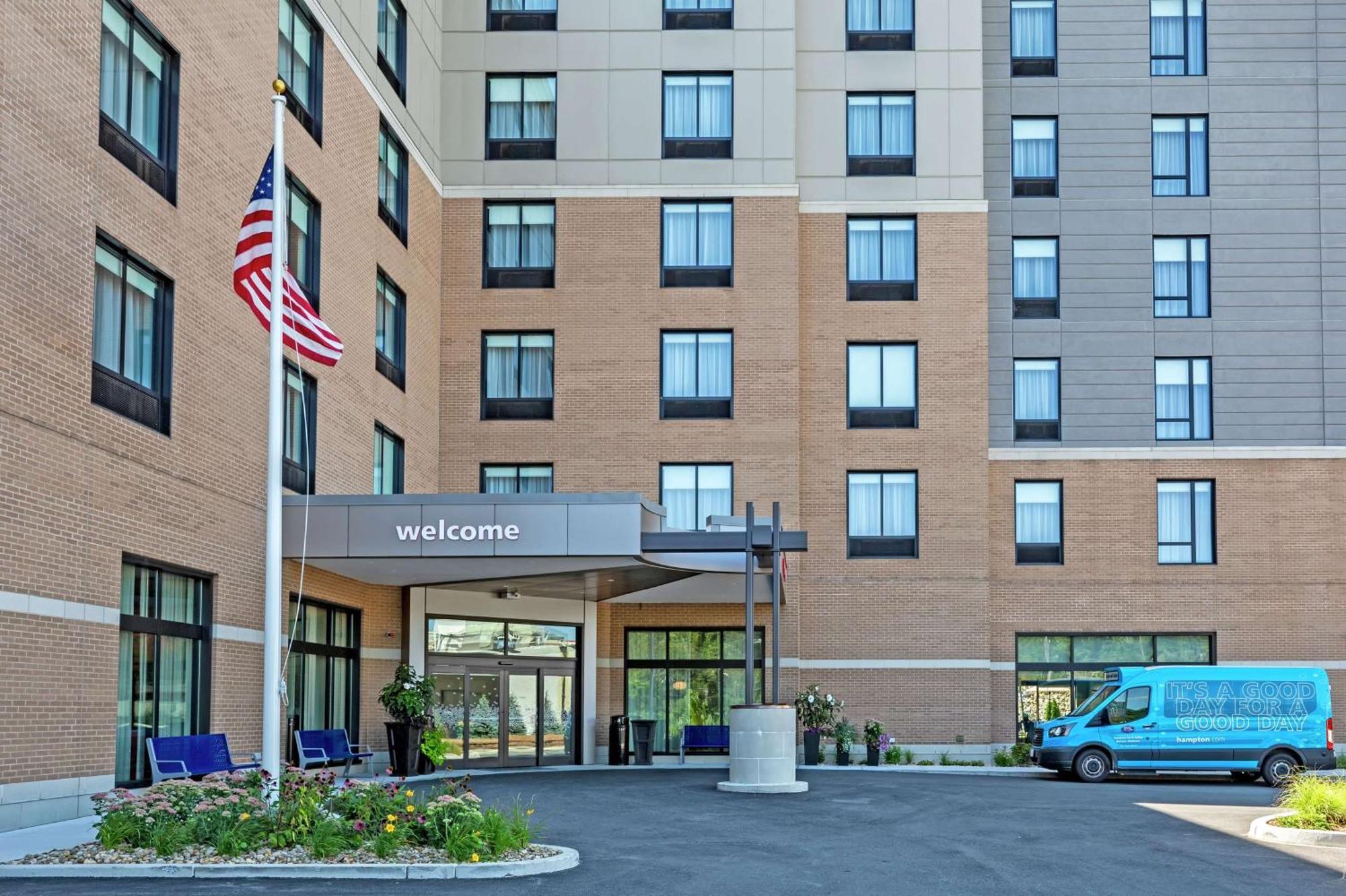 Hampton Inn & Suites Boston/Волтгем Екстер'єр фото